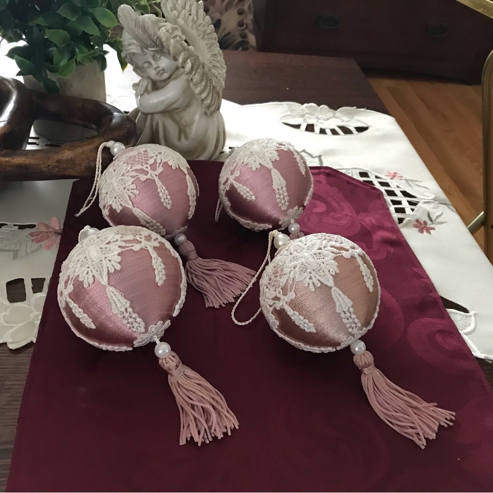 VictorianStyleRose/CreamChristmasOrnaments Set of 4